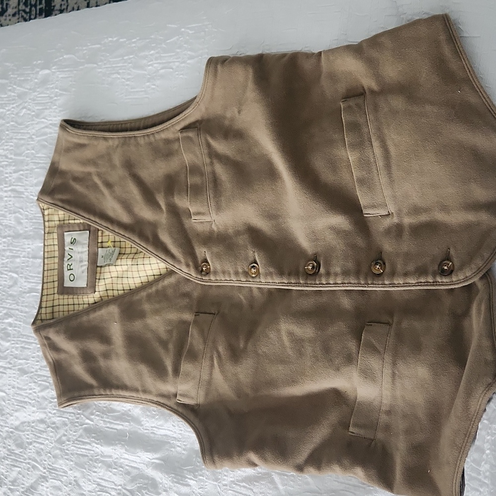 Orvis Men’s Faux Leather Vest Size Med  4 Button 2 pocket vest